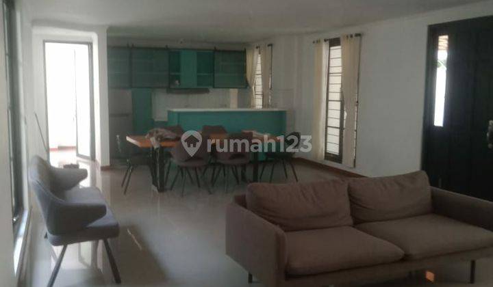 Kontrakan Rumah 2 Lantai 298m² 4kt Bagus 1