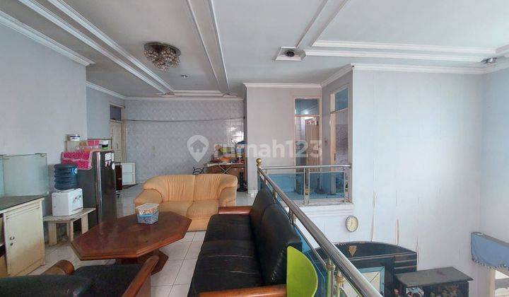 Rumah Luas dan Nyaman di Jalan Komplek Muara 3 Lantai Semi Furnished 2