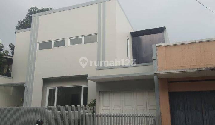 Rumah Baru Minimalis 2 Lantai di Jalan Padalestari SHM 1