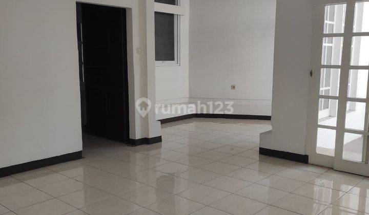 Disewakan Rumah di Sayap Terusan Buah Batu 198m² 3KT 1