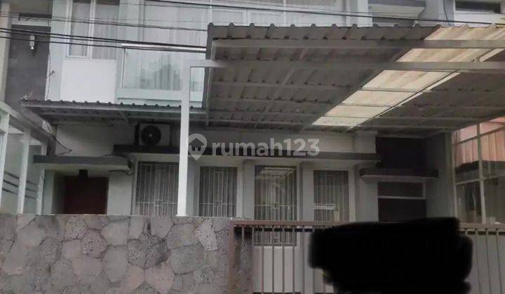 Disewakan Rumah  Minimalis di Setiabudi 210m² 5KT Baru Furnished 2