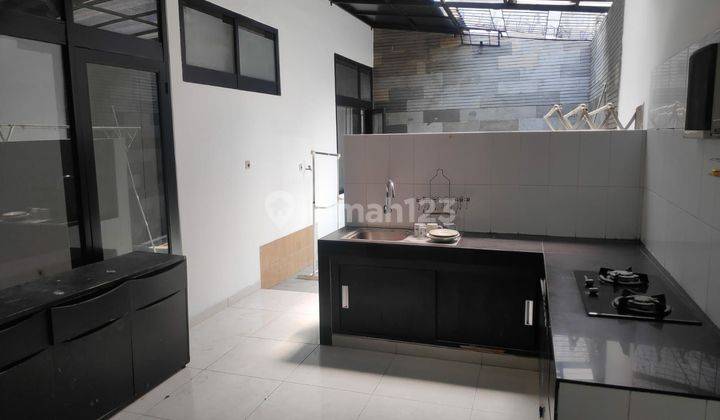 Disewakan Rumah/ Kantor di Sayap Pahlawan 215m² 3KT 2