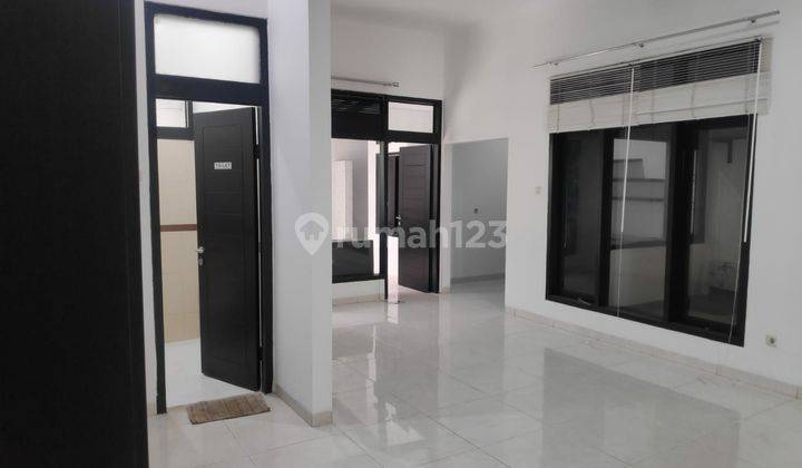 Disewakan Rumah/ Kantor di Sayap Pahlawan 215m² 3KT 1