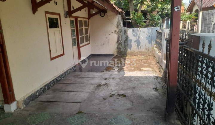 Disewakan Rumah Strategis di Sayap Ciateul 160m² 4KT 1