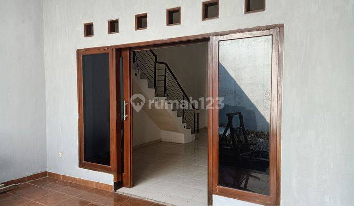 Disewakan Rumah Asri di Geger Kalong 230m² 4KT 1