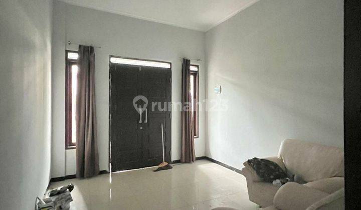 Disewakan Rumah Lega Bagus di Komplek Mekar Wangi 240m² 3KT 2