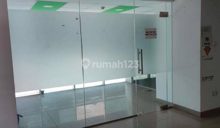 Disewakan Ruang Usaha Strategis di Merdeka 550m² 1