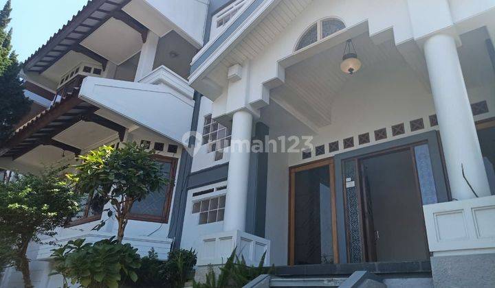 Disewakan/ Dijual  Rumah Lega 2 Lantai 300m² 3kt Bagus 1