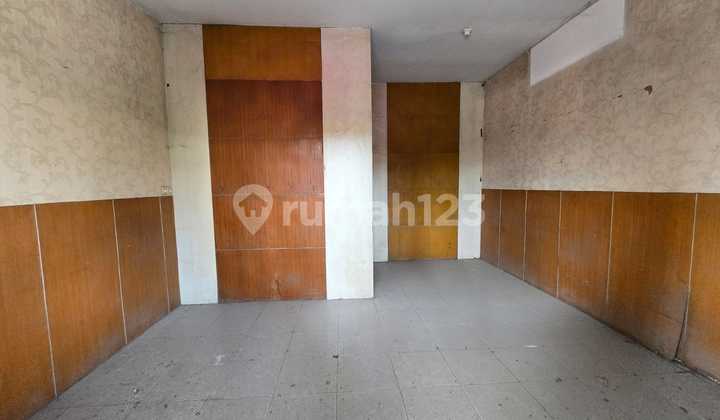 Strategic Shop House Location in the Terusan Buah Batu Area 2