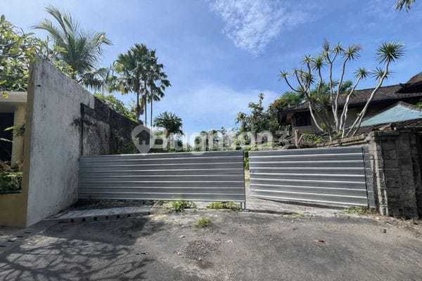 Tanah Komplek Villa Asri Kawasan Pepohonan Rindang di Jalan Raya Kerobokan Petitenget Kuta Bali