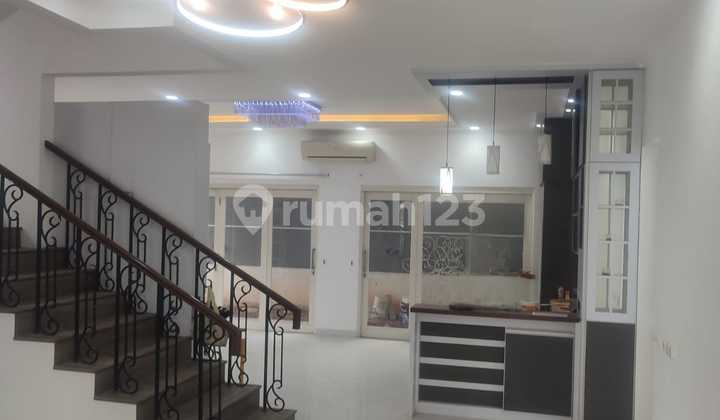 Ready-to-Occupy New House in Lippo Karawaci, 4+1 Bedrooms. Semi-Furnished. 2
