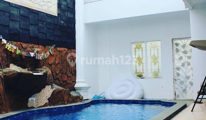 Rumah Mewah 695m² Billymoon, Pondok Kelapa. Full Furnished, Kolam