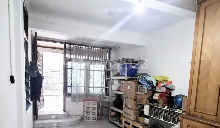 For Sale 9x16 House in Sunter, North Facing. 4+1 Bedrooms. 2