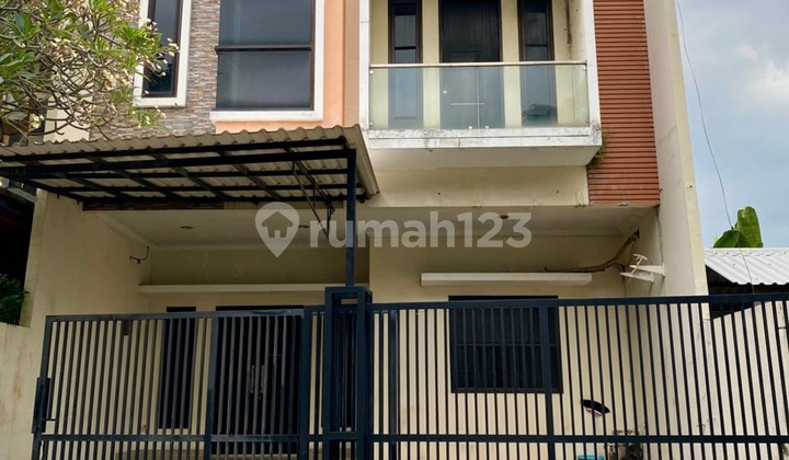 Rumah 8x18 Gading Residence, Kelapa Gading. 2,5 Lantai