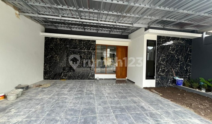 Luxury House with Large Land Near SMPN 1 Ngemplak 2