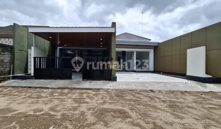 RUMAH BESAR CARPORT 2 DESAIN MINIMALIS DI KALASAN 1