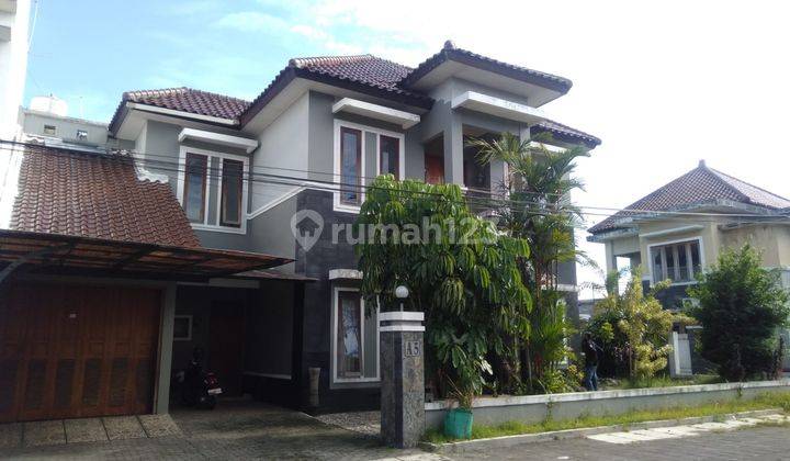 RUMAH MEWAH 2 LANTAI AKSES MUDAH DEKAT TERMINAL JOMBOR 1