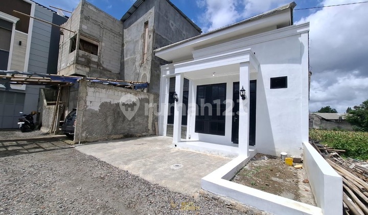 Cheapest House, 6 Minutes to Dr. Hardjolukito Hospital 2