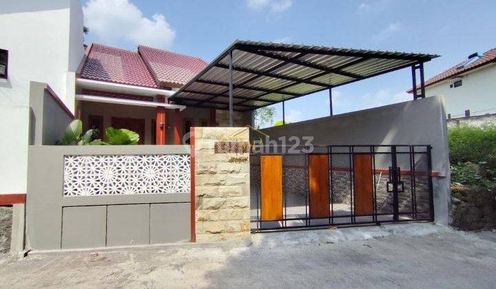 RUMAH SIAP HUNI DENGAN TAMAN YANG LUAS DI DEPOK SLEMAN 1