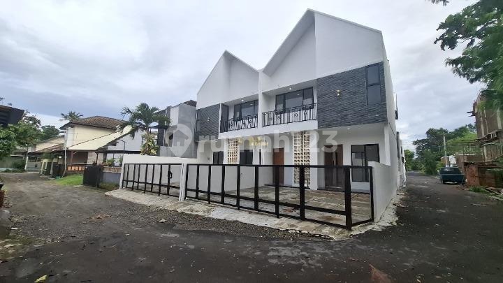 Rumah Siap Huni 2 Lantai, Dekat Maguwoharjo, Sleman Rumah Siap Huni 2 Lantai, Dekat Maguwoharjo, Sleman