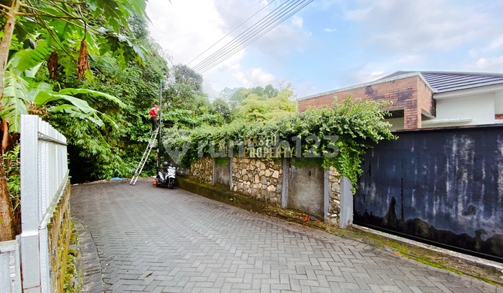Rumah Besar Tanah Luas Belakang Kampus Uty 2