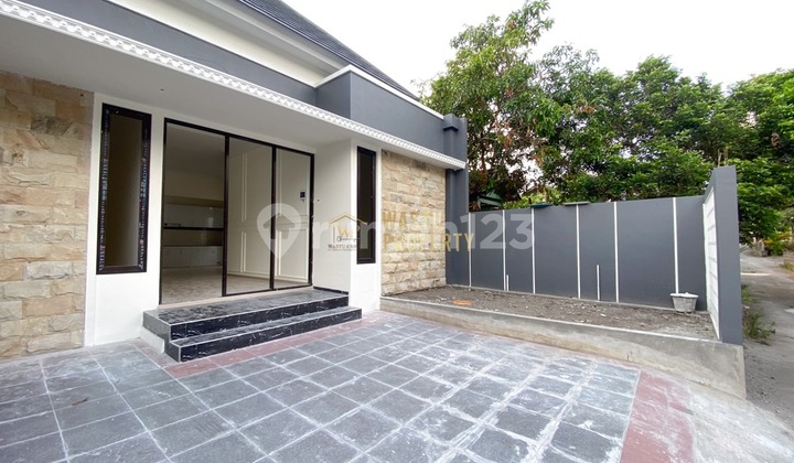 Ready-to-Live House on Wide Land on Jalan Besi Jangkang 2