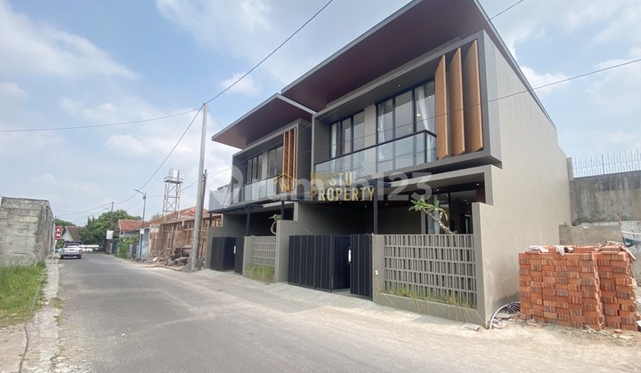 Beautiful 2-Story House with Easy Access in the Center of Jogja City