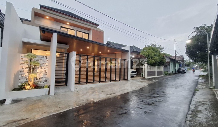 Modern House, 2 Floors, Near Purwomartani Toll Exit 2