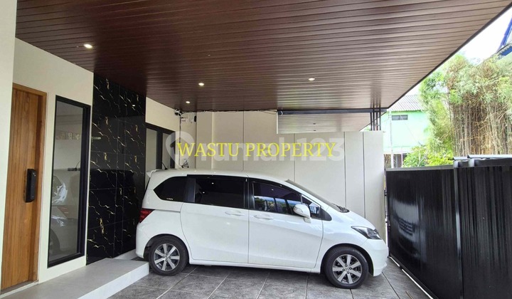 Luxury House Only 500 Meters from Godean Road 2