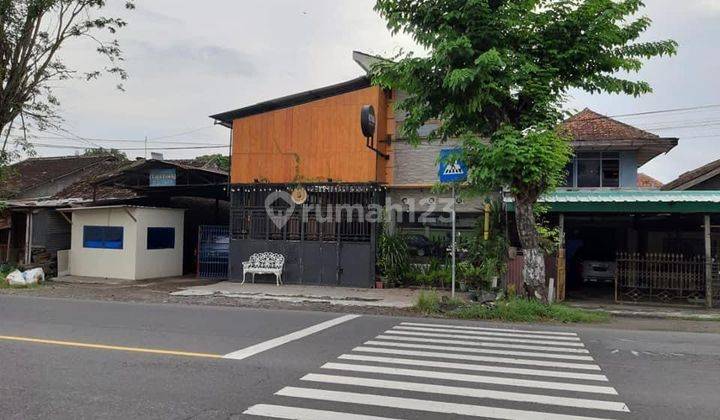 Rumah Sekaligus Ruang Usaha Tepi Jalan Raya Bantul Jogja Selatan 1