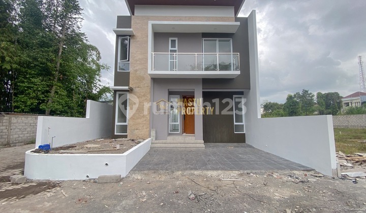 Rumah Mewah 2 Lantai Dekat Kampus Uii Kaliurang