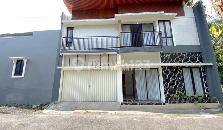 Rumah 2 Lantai Akses Mudah Tepi Jalan di Kaliurang