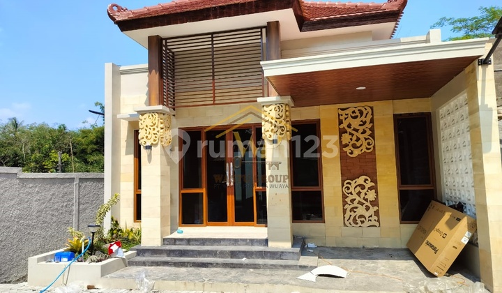 Rumah Cantik Desain Bali Menawan di Mertoyudan