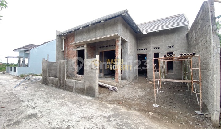 Ready-to-Occupy House with Large Land at the Back of RSUD Prambanan, Sleman Ready-to-Occupy House with Large Land at the Back of RSUD Prambanan, Sleman