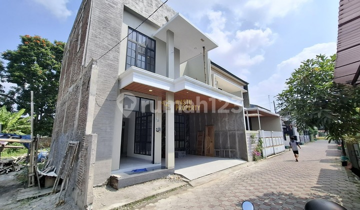 Rumah Cantik Terbaru Siap Huni Modern di Jakal Km 10