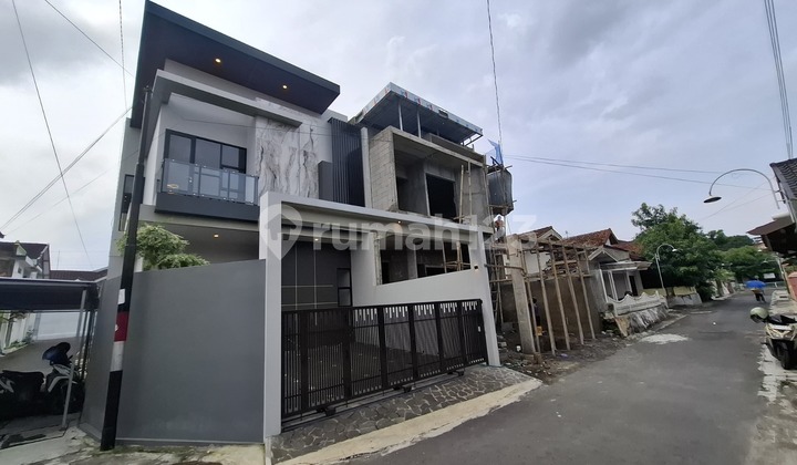 Rumah Mewah 2 Lantai Dekat Jalan Kaliurang Km 8 2