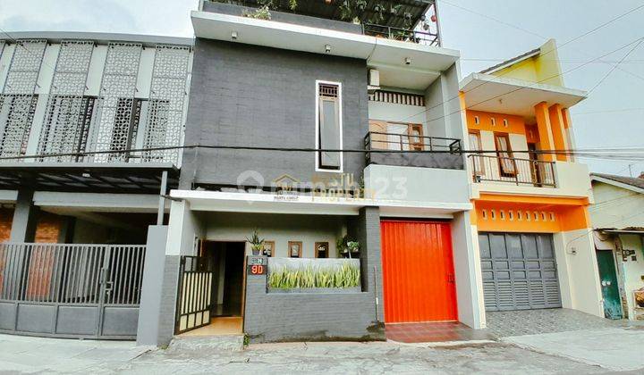 Rumah Cantik 3 Lantai Dalam Perumahan Di Maguwoharjo 1