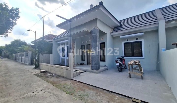 Ready-to-Occupy Beautifully Designed House, Near Brambanan Station