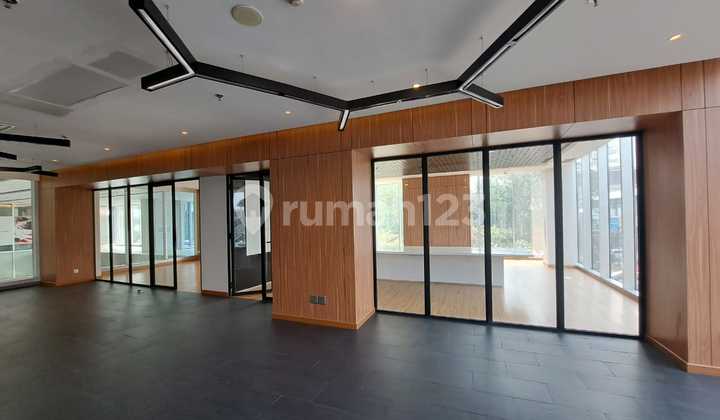 Office for Rent with Partitions, 270 m2 Area in Jagat Building Tomang