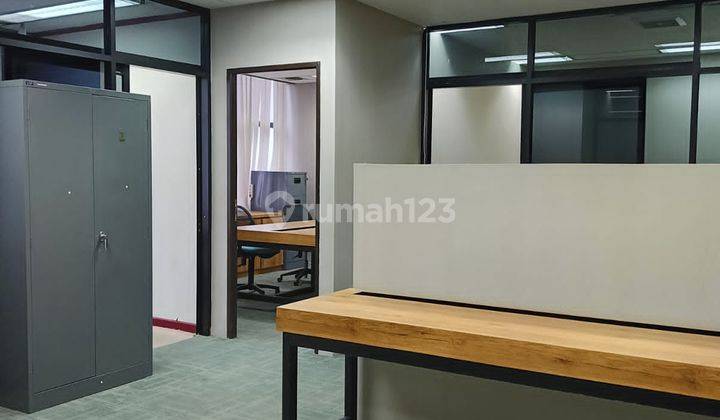 Sewa Kantor Semi Furnish 99 M2 di Wisma Nugra Santana Sudirman, Nego 1