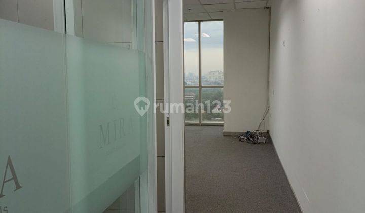 Sewa Kantor Semi Furnish 97 M2 di Menara Batavia Jakpus, Hrg Nego