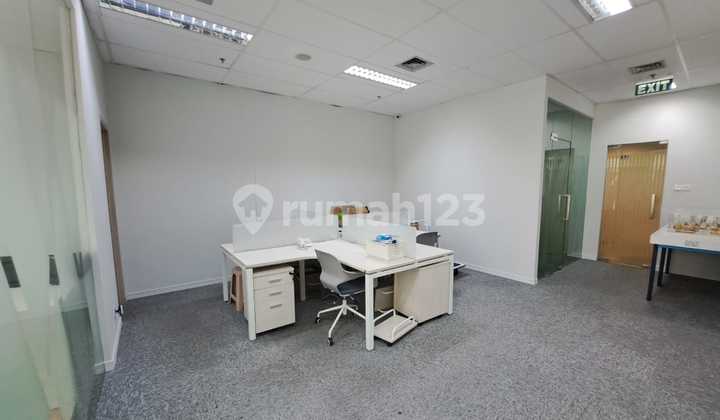Sewa Kantor 139 m2 Full Furnish di SOHO Capital Central Park Jakbar
