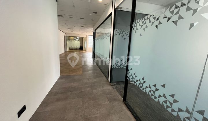 For Rent Kantor di Menara Sudirman SCBD 300 m2, Kondisi Sdh Partisi