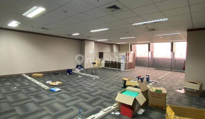 Sewa Kantor Semi Furnish 377 M2 di L avenue Ps. Minggu, Hrg Nego