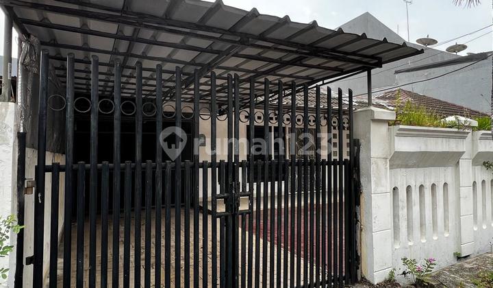 For Quick Sale House in Taman Mutiara Complex, West Jakarta For Quick Sale House in Taman Mutiara Complex, West Jakarta