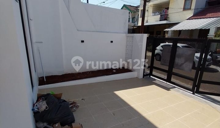 Rumah Minimalis Modern di Griya loka 1.2 BSD  2