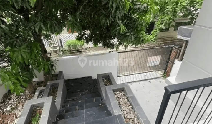 Rumah 2 Lantai Dekat Gandaria City Kebayoran Lama Jakarta Selatan 2