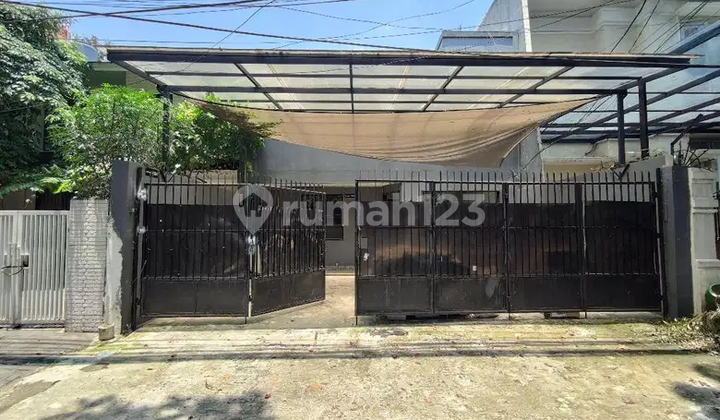 Kebayoran Baru rental house near GBK South Jakarta