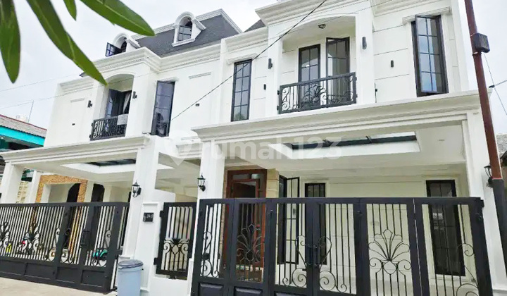 House for sale in Cinere, Depok, West Java, near Depok Antasari toll road.