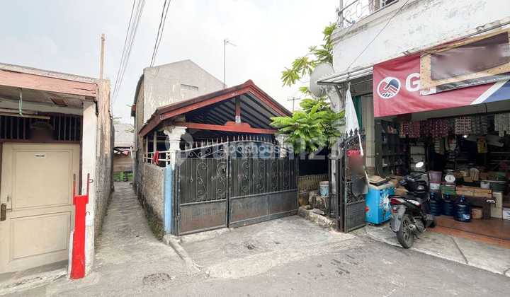 Dijual Rumah Tua + Kontrakan di Tebet Jakarta Selatan